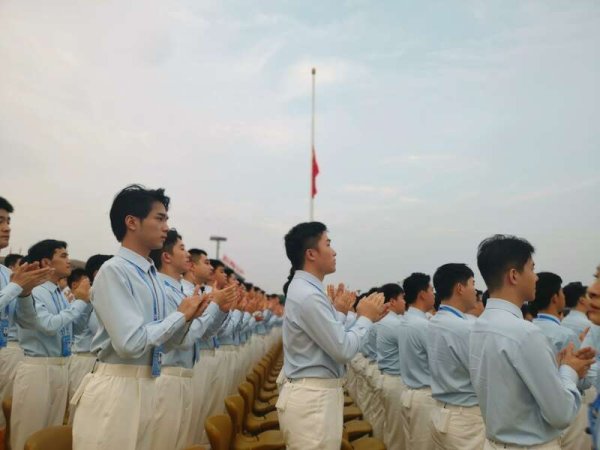 鼎宝融 八分钟的献歌环节为什么选择这四首歌